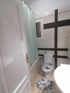 a bathroom with a toilet and a sink at Le bon sejour in El Aouina Station