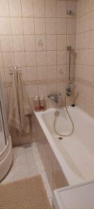a bathroom with a bath tub and a sink at Avar korter Kuressaare südames in Kuressaare +17 photos