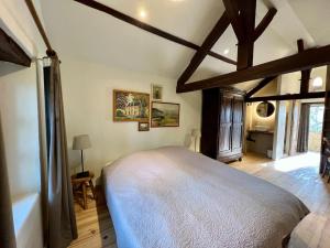 Postel nebo postele na pokoji v ubytování Cottage in Les Eyzies-De-Tayac-Sireuil with pool