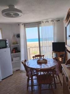 Μια τηλεόραση ή/και κέντρο ψυχαγωγίας στο Appartement face à la mer