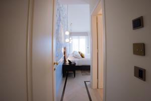 a bedroom with a bed and a desk with a bed at Hotel Belvedere in Forte dei Marmi