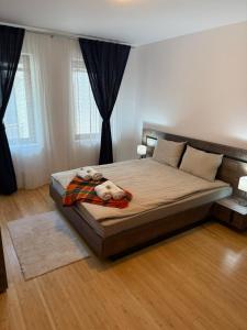 En eller flere senge i et værelse på Aparthotel Raikov Ski Lodge