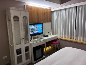 TV a/nebo společenská místnost v ubytování 新麗旅店 Newful Hotel