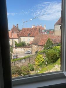 Nespecifikovaný výhled na destinaci Semur-en-Auxois nebo výhled na město při pohledu z hotelu