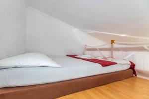 Postel nebo postele na pokoji v ubytování Apartments Mikulina