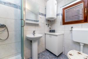 Koupelna v ubytování Apartments Mikulina + 32 fotografií