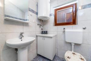 Koupelna v ubytování Apartments Mikulina