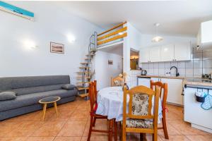Kuchyň nebo kuchyňský kout v ubytování Apartments Mikulina