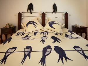 a bedroom with a bed with black birds on it at Betica Hotel Rural in Pias