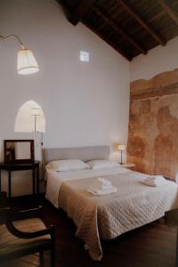 a bedroom with a bed with towels on it at B&B Vicolo Vecchio in Terracina