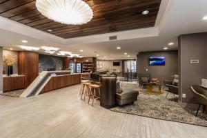 TV a/nebo společenská místnost v ubytování SpringHill Suites by Marriott Austin The Domain Area