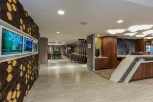 TV a/nebo společenská místnost v ubytování SpringHill Suites by Marriott Austin The Domain Area