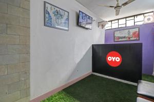 TV a/nebo společenská místnost v ubytování Hotel O Jps The Town