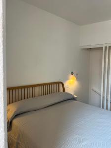 a bed in a white room with a bed sidx sidx sidx at Nicolina 5 Il Cappero in Vernazza