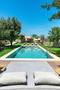 Bazén v ubytování Athermigo Boutique Estate nebo v jeho okolí