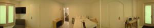 un bagno con doccia e lavandino di Hotel Eremitage ad Arlesheim