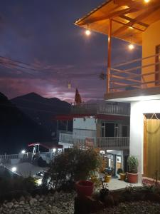 Fotografie z fotogalerie ubytování shri Chandra homestay kainchidham v destinaci Nainital