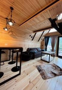 Χώρος καθιστικού στο Edelweiss cottage Kazbegi