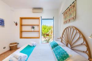 Postel nebo postele na pokoji v ubytování Domus De Janas Sul Mare + 37 fotografií