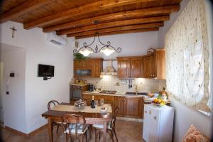 Nhà bếp/bếp nhỏ tại Da Zia Manny +24 ảnh