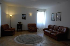 A seating area at Agriturismo Il Borghetto