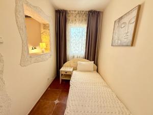 Postel nebo postele na pokoji v ubytování Villa Perla Di Mare Budva