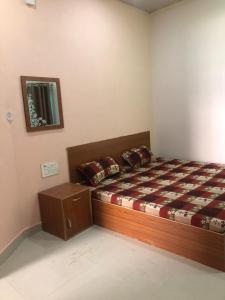 Fotografie z fotogalerie ubytování VRINDAVAN HOTEL SARASWATI DEVI ATITHI BHAWAN - Near Prem Mandir & Isckon Temple- #Free Wi-Fi #Parking #Fully Air Conditioning #Room Service #Premium Hotel In Vrindavan v destinaci Vrindavan