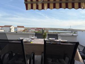 Fotografie z fotogalerie ubytování Apartments Šime v destinaci Dinjiška + 112 fotografií