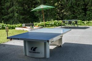 Attrezzature per ping pong presso Am Gehren - Arlberg Appartements o nelle vicinanze