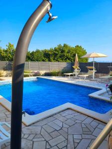 Bazén v ubytování Holiday Home Petra nebo v jeho okolí