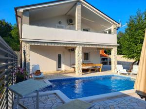 Bazén v ubytování Holiday Home Petra nebo v jeho okolí