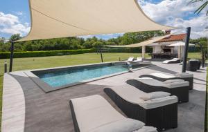 Πισίνα στο ή κοντά στο Gorgeous Home In Sumber With Sauna +68 φωτογραφίες
