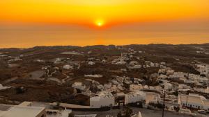 Gallery image of SantoView Suites in Vourvoulos