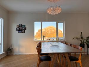 Fotografie z fotogalerie ubytování Spacious apartment with a view! v destinaci Vestmannaeyjar