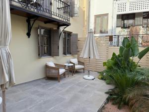 Balkoni atau teres di Sea Path V old town luxury Appartment steps to beach