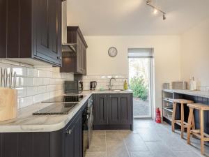 Kuchyň nebo kuchyňský kout v ubytování Pightle Cottage + 9 fotografií