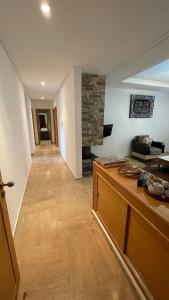 a kitchen with a wooden counter and a hallway at Appartement moderne équipé, situé au centre de Oujda in Oujda