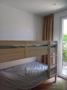 Katil atau katil-katil dalam bilik di Lodge Bosparel Ermelo Harderwijk +17 gambar