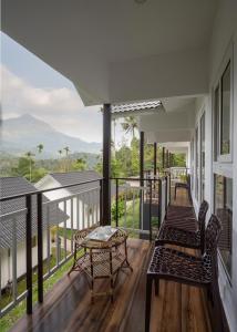Balkón nebo terasa v ubytování Munnar Majestic Resort with Pool