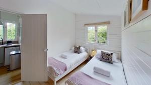 Ένα ή περισσότερα κρεβάτια σε δωμάτιο στο D04 Hawaiian D4, Riviere Towans