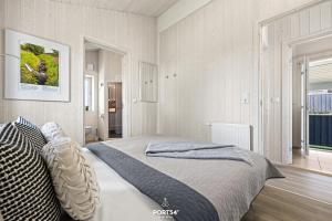 a bedroom with a large bed and a window at Ferienhaus Fernblick - Sankt Andreasberg im Harz in Sankt Andreasberg