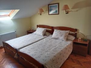 a bedroom with a large bed with two pillows at Hostal Acantilado in Villadaíde