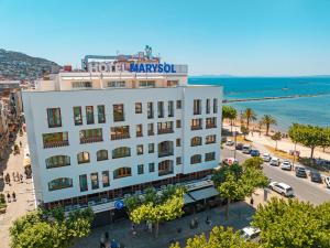 a building on the beach with the ocean in the background at Prestige Mar y Sol in Roses