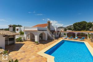 Bazén v ubytovaní Villa Ponte Vecchio by Abahana Villas alebo v jeho blízkosti