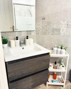 Ένα μπάνιο στο Sissy Tenerife Apartman