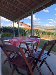 a table and chairs sitting on a patio at Chácara Por do Sol in Pouso Alegre