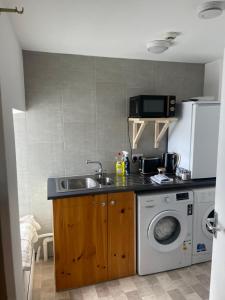 Kuhinja oz. manjša kuhinja v nastanitvi Fahertys bar rooms