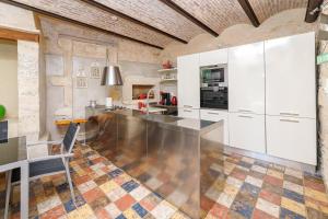 Kuchyň nebo kuchyňský kout v ubytování Athermigo Boutique Estate