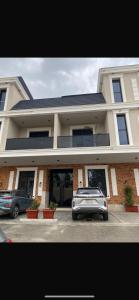 Tòa nhà nơi căn hộ tọa lạc