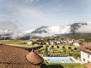 una villa con vista sulle montagne di Hotel Nussbaumerhof *** a Rodengo
